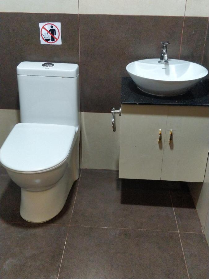 Majestic Inn Thiruvananthapuram Extérieur photo