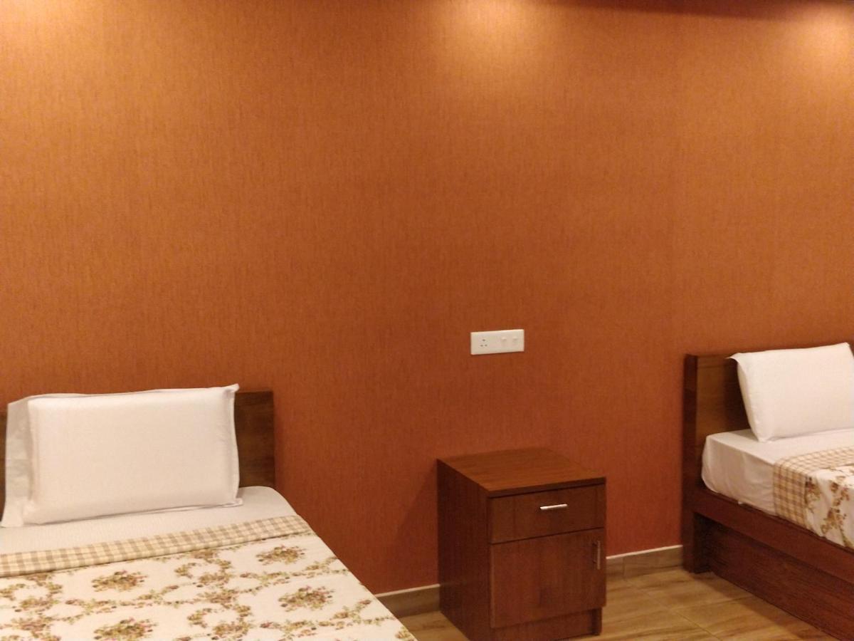 Majestic Inn Thiruvananthapuram Extérieur photo