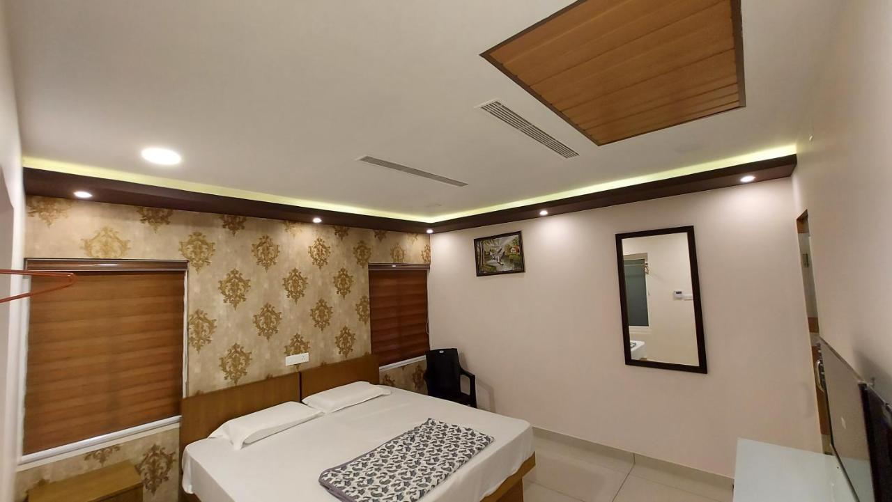 Majestic Inn Thiruvananthapuram Extérieur photo