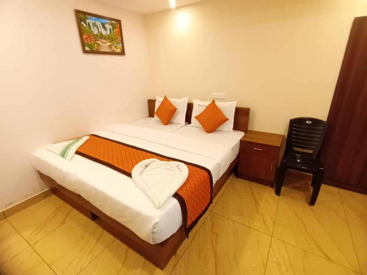 Majestic Inn Thiruvananthapuram Extérieur photo