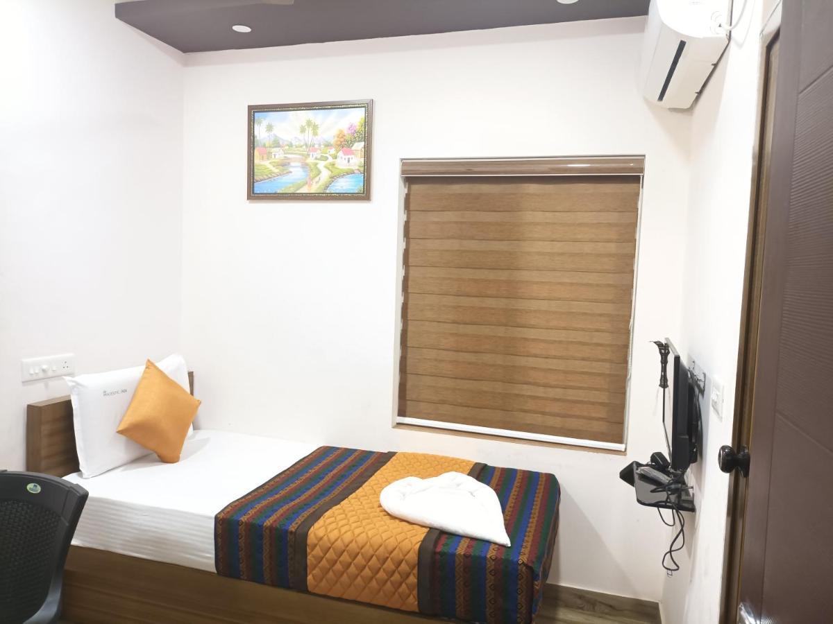 Majestic Inn Thiruvananthapuram Extérieur photo