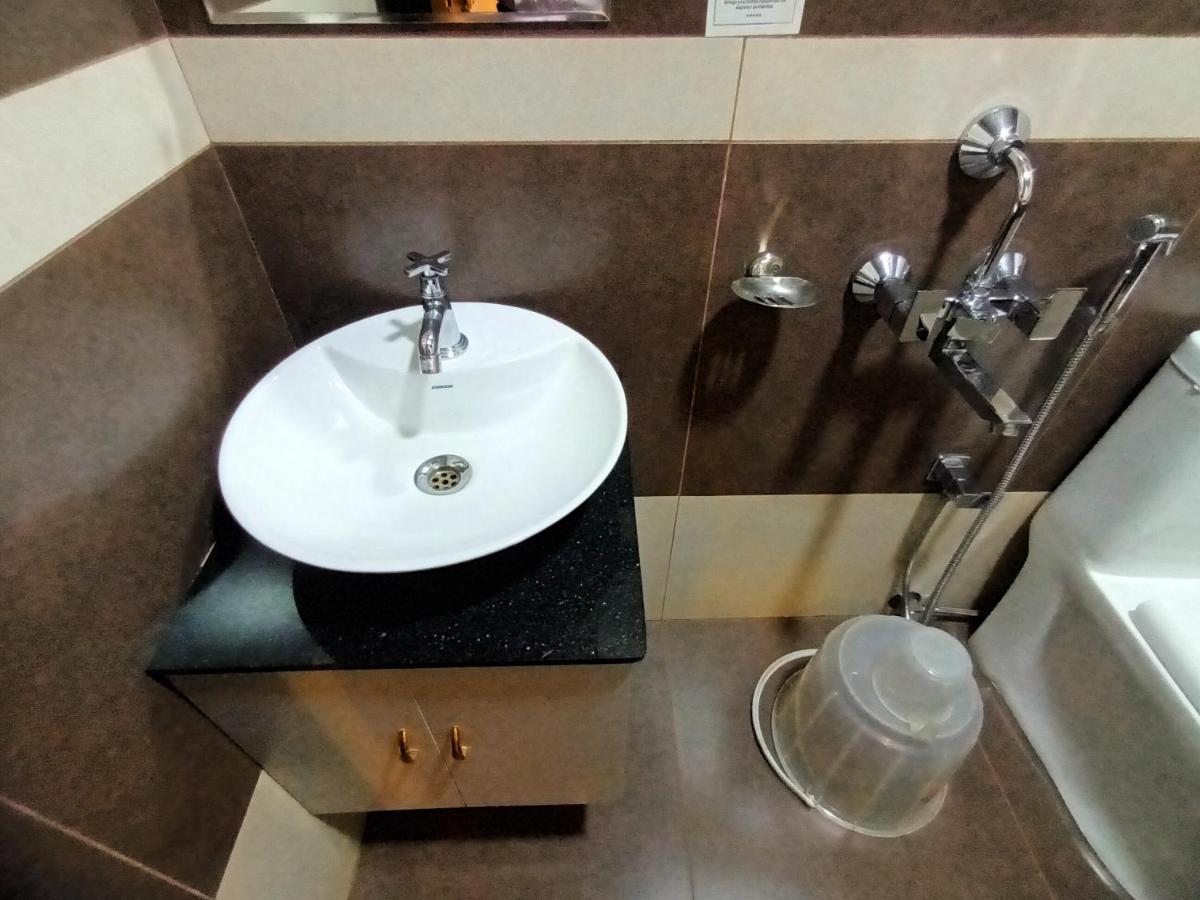 Majestic Inn Thiruvananthapuram Extérieur photo